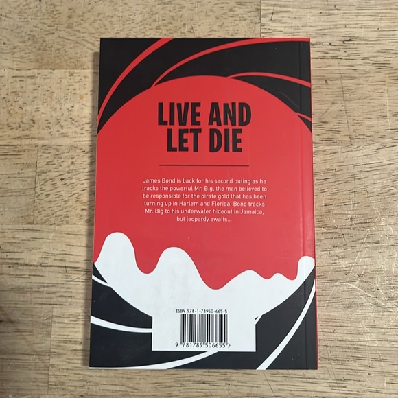 James Bond Collection Box Set - Picture 9 of 14